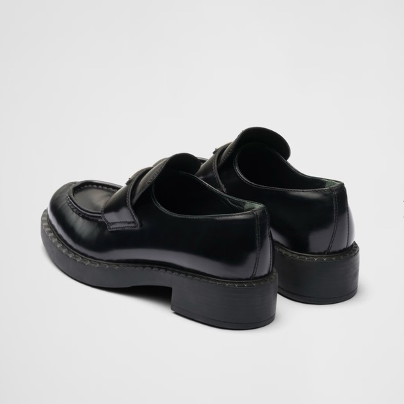 I'm selling my Prada shoes because they no longer fit my style. - Picture 2 of 4